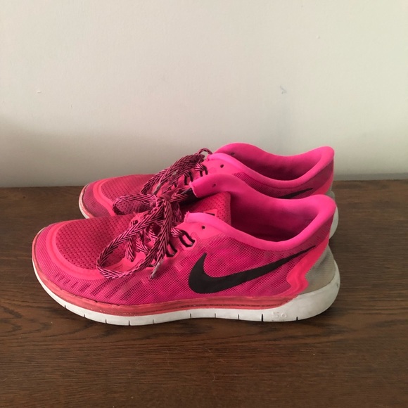 Two pairs of Pink youth Nike 6.5Y US - Picture 9 of 16